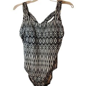 Studio Works One Piece Swimsuit Women's Size 8 Abstract Print Front Lining Padde